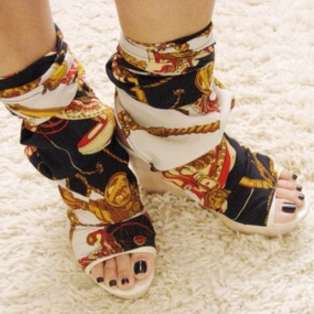 Venilla Suite Scarf Wedge Wrap Sandals Size 5